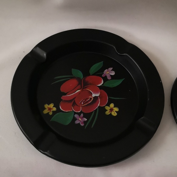 Vintage Set of Four Toleware Ashtray / Trinket Trays with Painted Rose Patterns - Picture 2 of 4